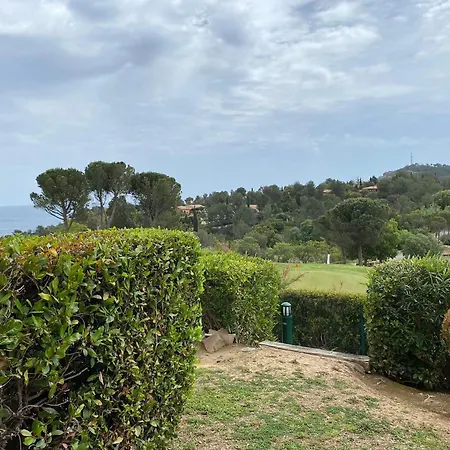 3 Pieces Avec Terrasse Et Piscine A Saint-raphael - Fr-1-504-683 شقة