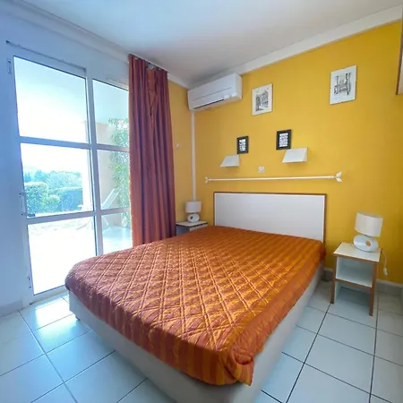 3 Pieces Avec Terrasse Et Piscine A Saint-raphael - Fr-1-504-683 شقة